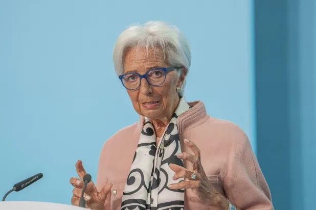 رئيسة البنك المركزي الأوروبي تتحدث بعد اجتماع لجنة السياسة النقدية في البنك (د.ب.أ)