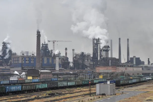 مصنع ماغنيتوغورسك للحديد والصلب بمدينة ماغنيتوغورسك (رويترز)