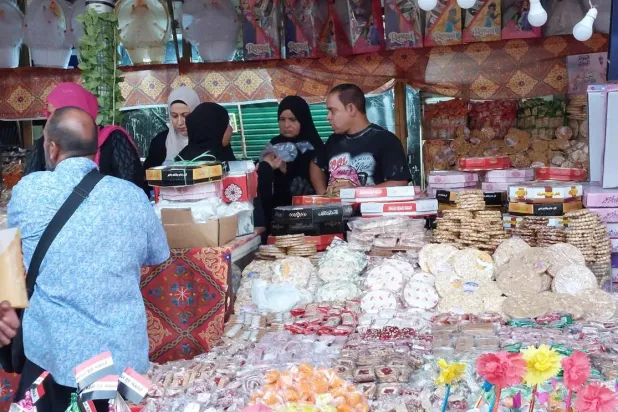 حلوى المولد تجتذب المصريين بمختلف فئاتهم العمرية ومستوياتهم الاجتماعية (الشرق الأوسط)