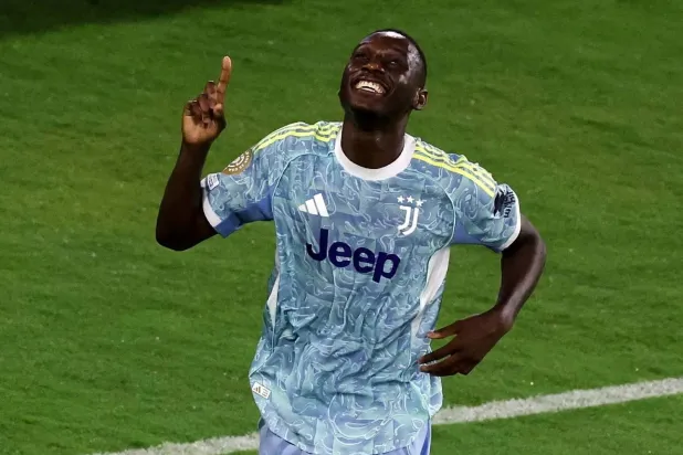 المهاجم الفرنسي المُعار راندال كولو مواني (رويترز)