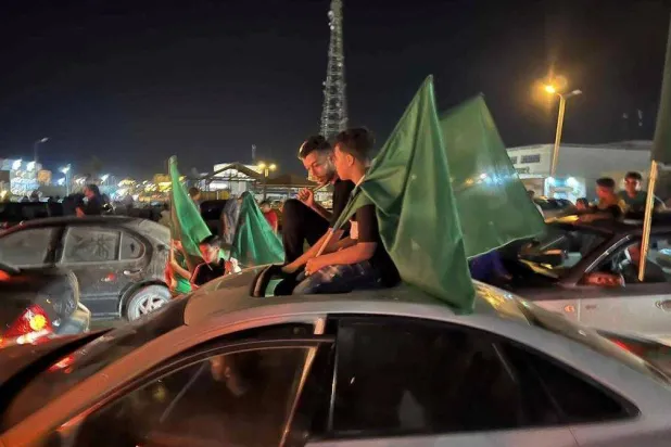 جانب من احتفالات بني وليد الليبية بـ«ثورة الفاتح» (صفحات موثوقة على مواقع التواصل الاجتماعي)