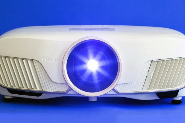  "إبسون هوم سينما 5050 يو بي"