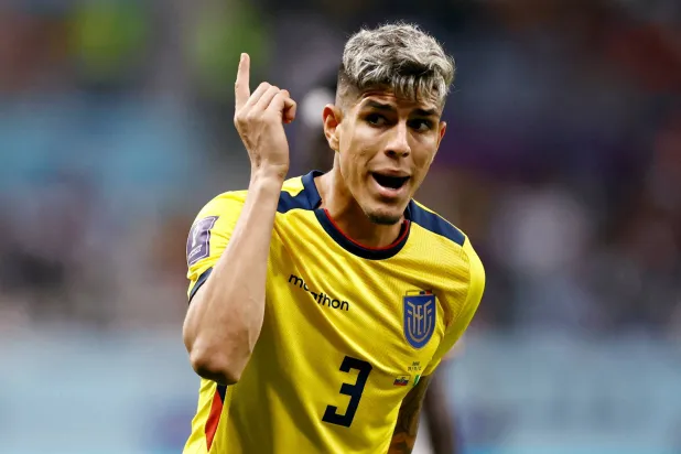 المدافع الإكوادوري بييرو هينكابي (رويترز)