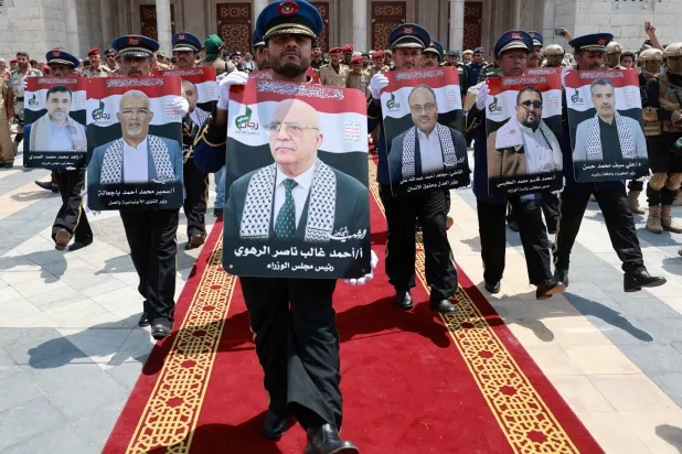 على الرغم من الضربة الموجعة التي تلقاها الحوثيون فإنهم يحاولون التماسك ونفي الاختراق الأمني (رويترز)