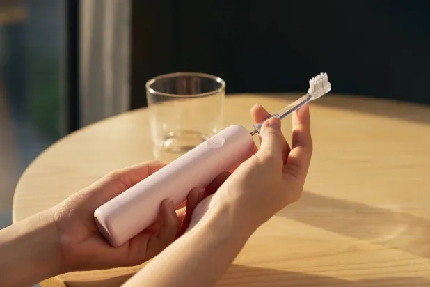 فرشاة أسنان كهربائية جديدة لـ«التنظيف العميق»