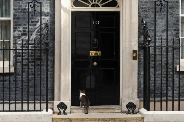 مبنى داونينغ ستريت رقم 10 (رويترز)