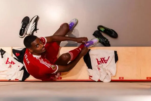 إيزاك كان هدفاً رئيسياً في البريميرليغ (نادي ليفربول)