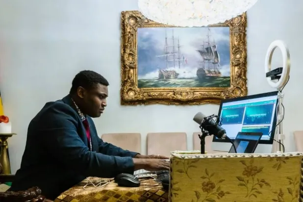 سيمون إيكبا ناشط مشهور على وسائل التواصل الاجتماعي (إعلام محلي)