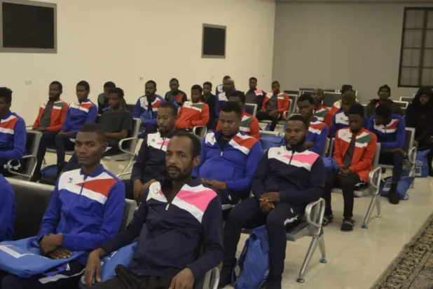 مهاجرون غير نظاميين قبل ترحيلهم من ليبيا إلى نيجيريا (وزارة الداخلية)