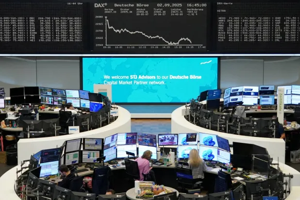 رسم بياني لمؤشر الأسهم الألماني «داكس» ببورصة فرنكفورت (رويترز)