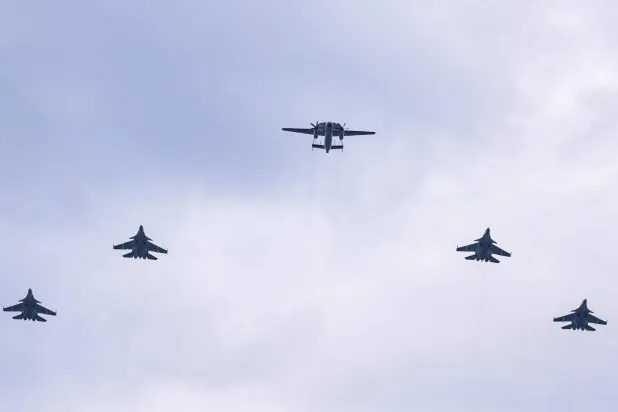 جانب من استعراض طائرات الإنذار المبكر «كاي جاي-600» (رويترز)