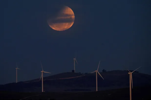 'Blood Moon' to Rise During Total Lunar Eclipse Sunday Night