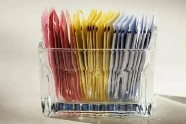 أنواع مختلفة من المحليات الاصطناعية (أ.ف.ب)