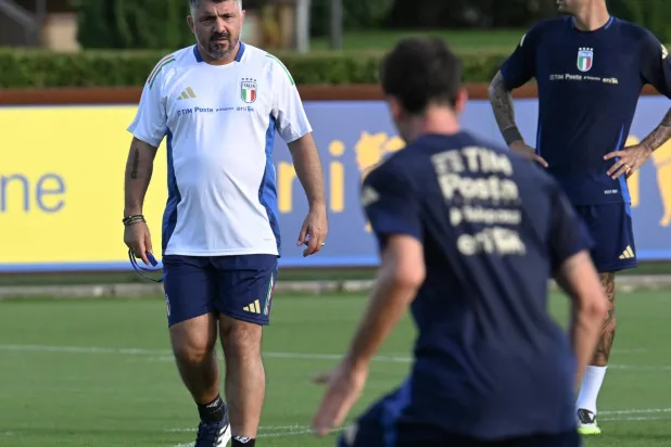 جينارو غاتوزو (إ.ب.أ)