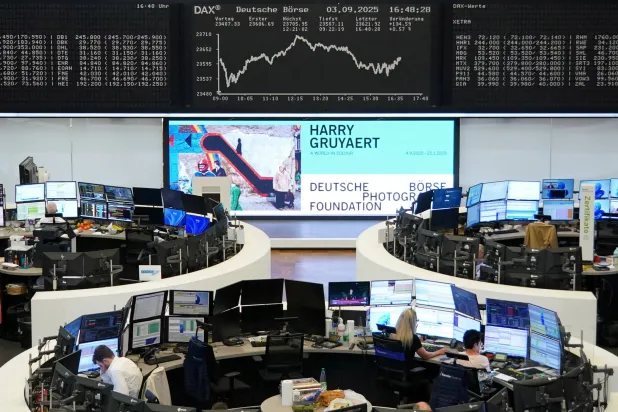 رسم بياني لمؤشر أسعار الأسهم الألماني «داكس» في بورصة فرانكفورت (رويترز)