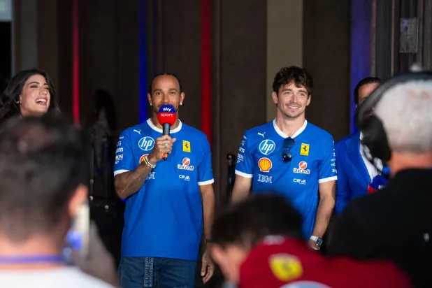 سائقا فريق فيراري شارل لوكلير ولويس هاميلتون (إ.ب.أ)