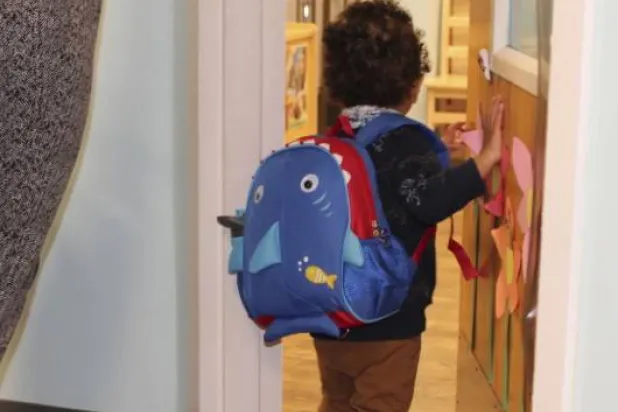 الحضانة سلَّمت الجد طفلاً آخر بالخطأ (أ.ب)