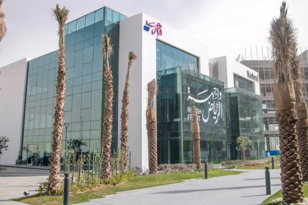 مبانٍ تحتوي على مكاتب تجارية في منطقة الأعمال بـ«واجهة روشن» في الرياض (روشن)