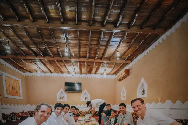 بن هاربورغ دعا مجموعة من الجماهير الى حفل عشاء للتعرف عليهم (نادي الخلود)