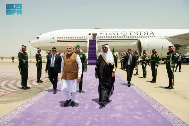 نائب أمير منطقة مكة المكرمة، الأمير سعود بن مشعل بن عبد العزيز يستقبل رئيس وزراء الهند ناريندرا مودي في جدة بالمملكة العربية السعودية 22 أبريل 2025 (واس)