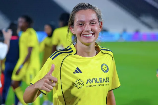 أندريا فاريا ظهور أول مع الفريق (نادي النصر)