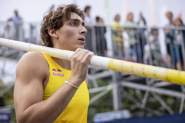 بطل العالم للقفز بالزانة موندو دوبلانتيس (إ.ب.أ)