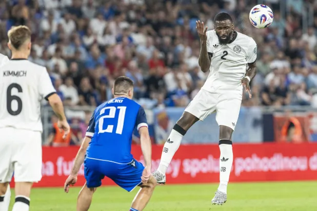 أنطونيو روديغير مدافع ألمانيا تعرض للعنصرية (إ.ب.أ)