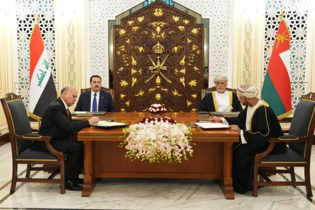 رئيس الحكومة العراقية محمد شياع السوداني حاضراً توقيع مذكرات تفاهم مع سلطنة عمان (إعلام حكومي)