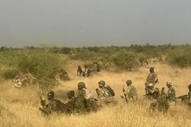 الجيش النيجيري وهو يحاول اقتحام غابة سامبيسا قبل عشر سنوات (أرشيف)