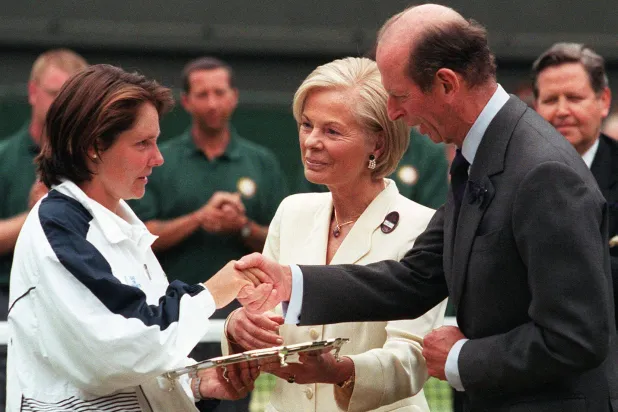 دوقة كِنت اعتادت تقديم الكؤوس والجوائز للفائزين والوصيفات في بطولات السيدات (أ.ف.ب)