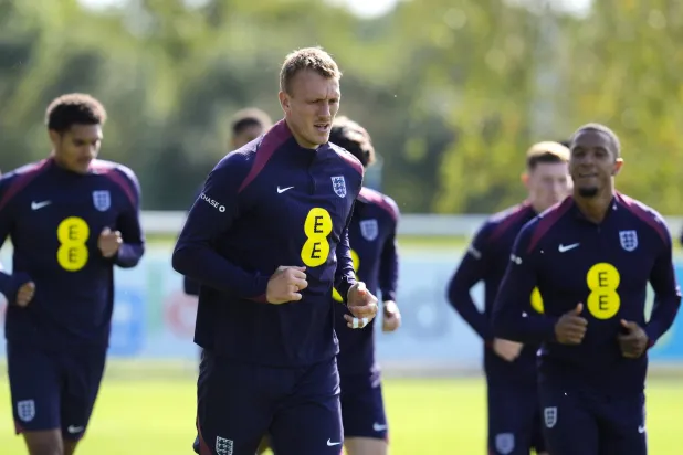 دان بيرن مدافع منتخب إنجلترا ونيوكاسل يونايتد (د.ب.أ)