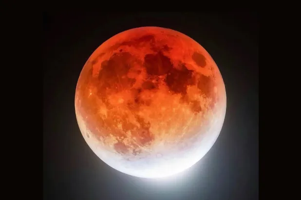 يستمر حدوث الخسوف الكلي للقمر قرابة 83 دقيقة ويُمكِن مشاهدته داخل السعودية (واس)