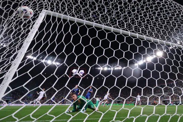 كرة مبابي تسكن مرمى أوكرانيا هدفا ثانيا لفرنسا (أ.ف.ب)