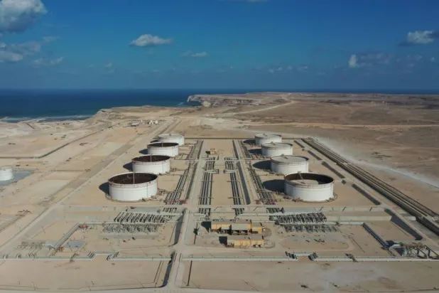 صهاريج لتخزين النفط في المنطقة الاقتصادية بسلطنة عمان (إكس)