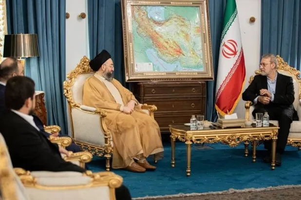 أمين المجلس الأعلى للأمن القومي الإيراني علي لاريجاني مستقبلاً عمار الحكيم في طهران (تسنيم)