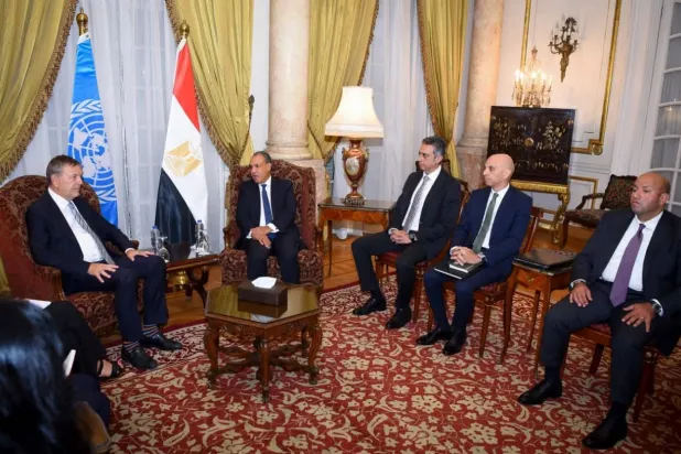 وزير الخارجية المصري بدر عبد العاطي يستقبل مفوض «الأونروا» فيليب لازاريني في القاهرة (الخارجية المصرية)