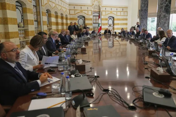جلسة لمجلس الوزراء اللبناني يرأسها الرئيس جوزيف عون (أ.ب)