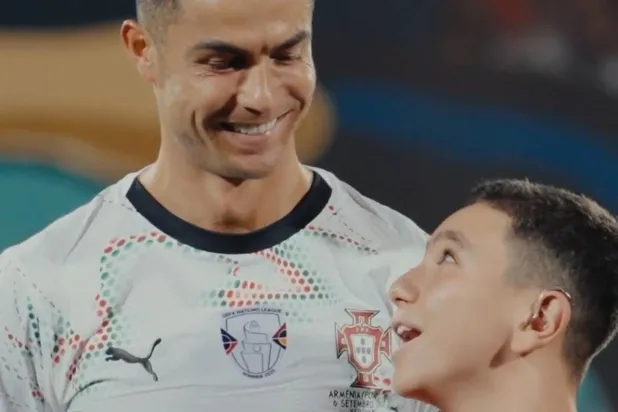 رونالدو يحتفل بصداقة جديدة مؤثرة (حسابة في «إكس»)