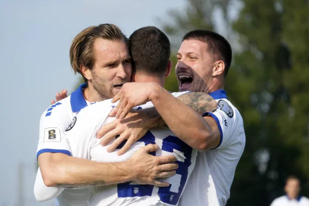 منتخب صربيا ينشد دعم جماهيره أمام إنجلترا (رويترز) 