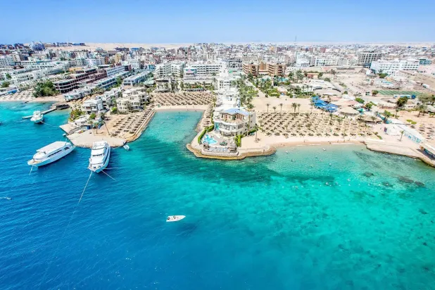 A tourist destination on the Red Sea (X) 