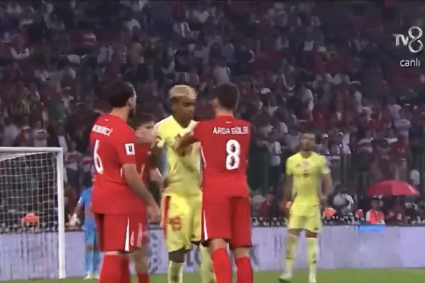 المنافسة بين لاعبي برشلونة وريال مدريد طغت على أجواء المنتخبين (ماركا)