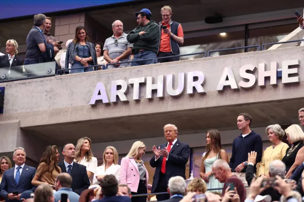 أقر المتحدث باسم «الاتحاد الأميركي للتنس» بالإرباك الذي واجهه المشجعون (رويترز)