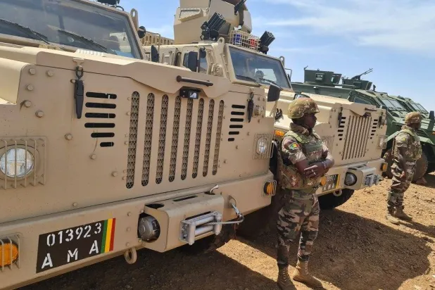 الجيش المالي يستعرض آليات ومعدات وأسلحة جديدة (إعلام محلي)