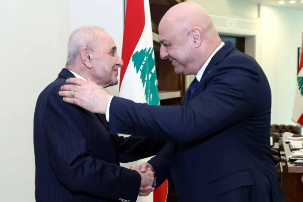 رئيس الجمهورية جوزيف عون مستقبلاً رئيس البرلمان نبيه برّي (رئاسة الجمهورية)