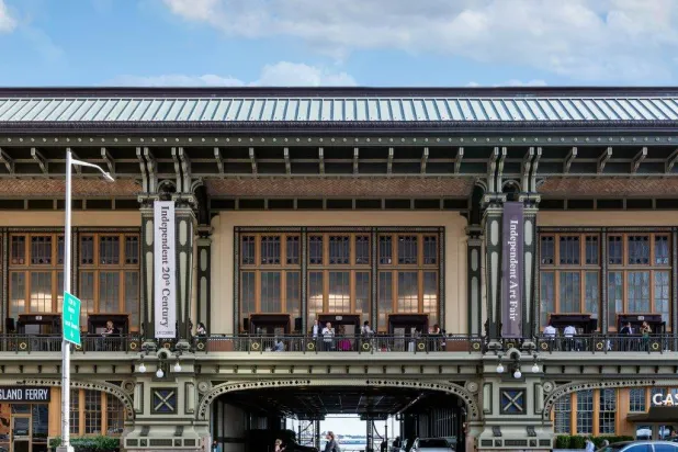 مبنى «معرض إندبندنت للقرن العشرين» (نيويورك تايمز)