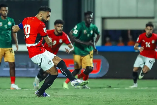 محمد صلاح يحرز هدف «الفراعنة» الأول أمام إثيوبيا من ركلة جزاء (الاتحاد المصري لكرة القدم على فيسبوك)