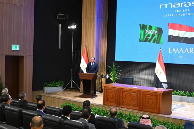 رئيس الوزراء المصري مصطفى مدبولي خلال توقيع عقود تدشين مشروع «مراسي رد سي» (مجلس الوزراء المصري)