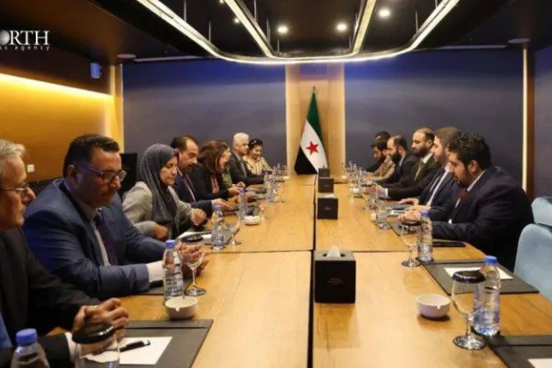 الجولة الأولى للمفاوضات بين الحكومة السورية و«الإدارة الذاتية» بدمشق في يونيو الماضي (نورث برس)
 