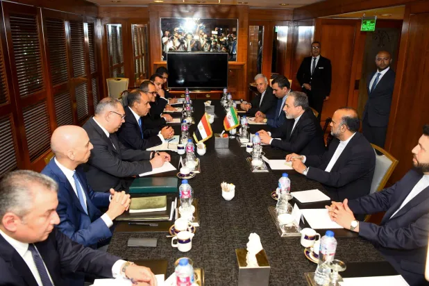 وزير الخارجية المصري يستقبل نظيره الإيراني في القاهرة يونيو الماضي (الخارجية المصرية)