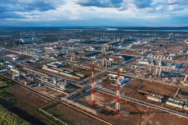ساحة مصفاة نفط شركة «لوك أويل» في فولغوغرا روسيا (رويترز)